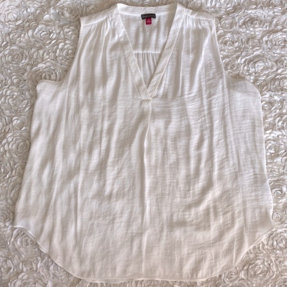 New Vince Camuto size 2x women’s satin feel white top